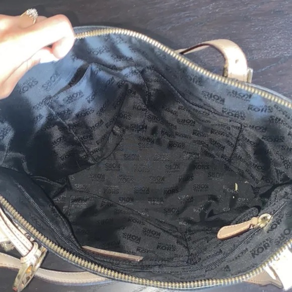 MK purse - Picture 3 of 4